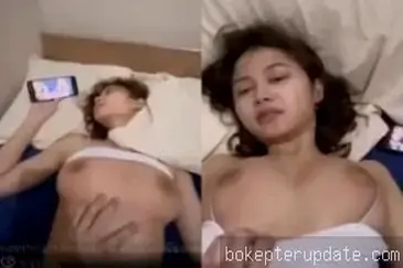 Sambil Nonton Video Panas Buka Memek Buat Digebukin Abang Lumer